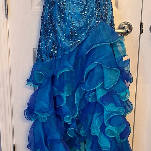 Ball Gown/prom dress - Picture 3 of 7